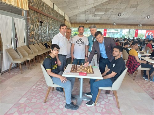 15.Geleneksel Yalova Valilik Kupası Satranç Yarışması Düzenlendi. 